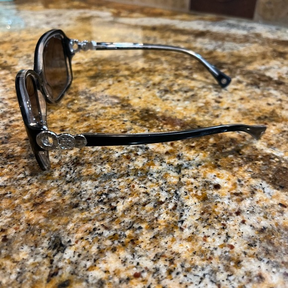 Coach sunglasses just like new - Picture 4 of 7